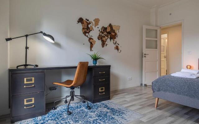 Glamorous Lisbon 2BDR Apartment by LovelyStay