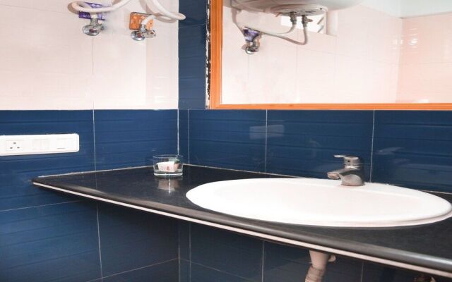 OYO 15995 Laavish Business Hotel
