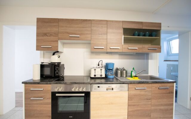 Tolstov-Hotels Convenient 4 Room Apartment