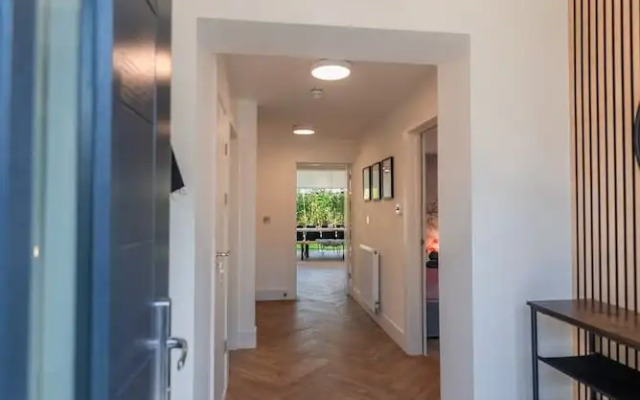 Luxury 8 Bed Home Manchester