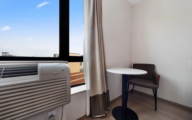 Ramada by Wyndham Flushing Queens