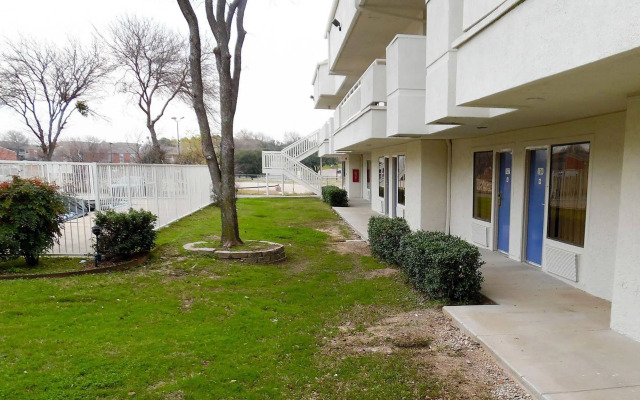 Motel 6 Dallas - Irving DFW Airport East