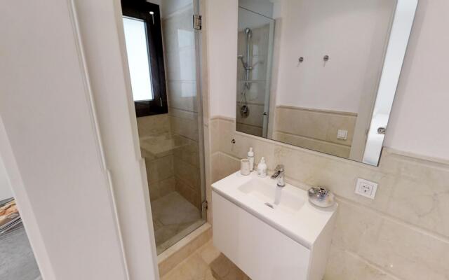 27175-Luxury Villa with heated pool