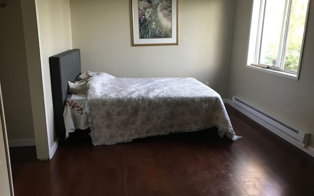 Large Redmond House Close to Downtown