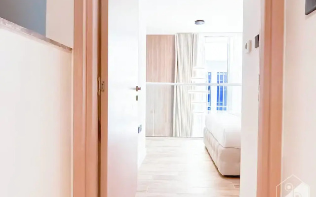 Luxury 1-br Villa in Rukan: Dubai Skyline Views!