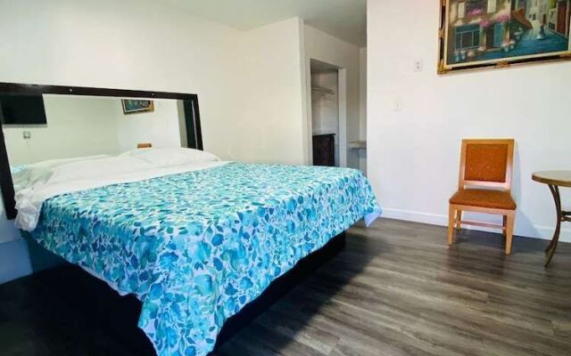 Lucky cuss Motel