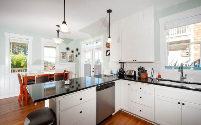 The Black Pearl 3 Bedroom Home