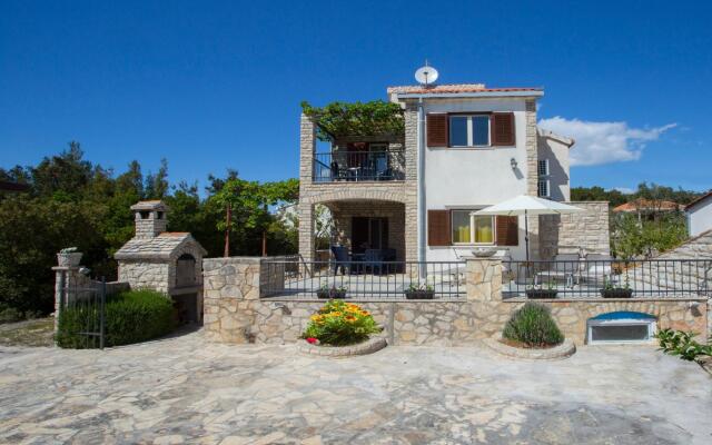 Ana - quiet and peaceful - A2(4+1)