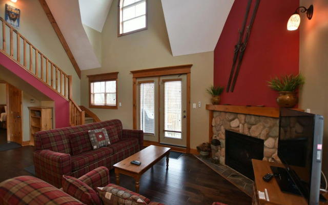 The Lodges at Blue Mountain - Historic Snowbridge Condos
