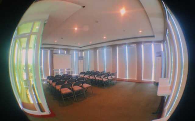 Dalian Peak Hotel
