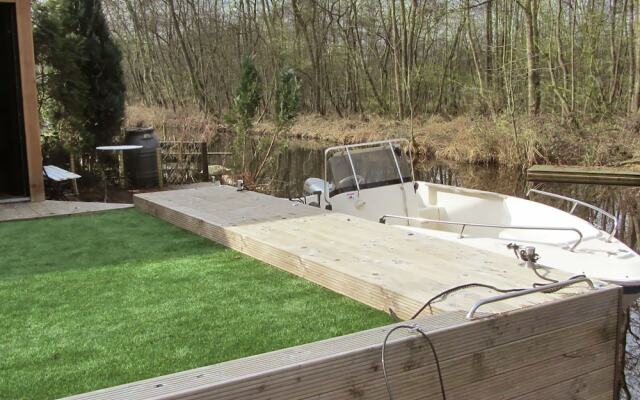 Cosy Holiday Home In Loosdrecht With Pool