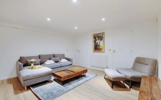 Spacious Apartment With 2 Rooms