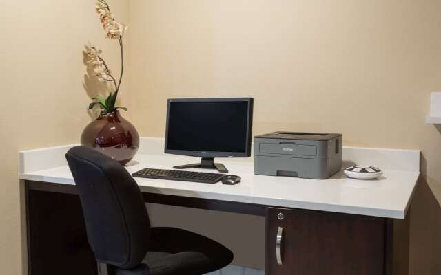 Super 8 by Wyndham Longmont/Twin Peaks