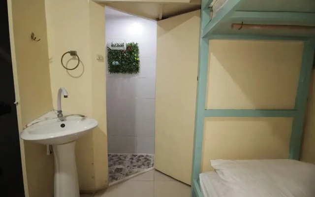 Resort’s Side Hostel near Shangrila