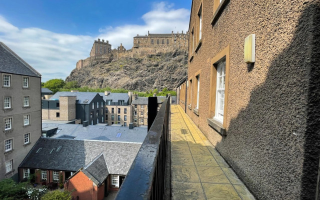 Studio Hart Castle Rock Grassmarket