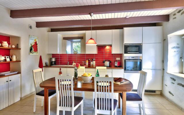 Charming 17th century house, beautiful garden, in Huelgoat