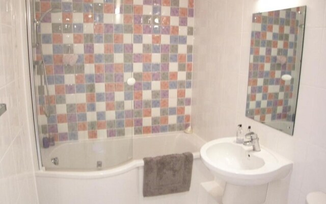 Rhodewood House 22