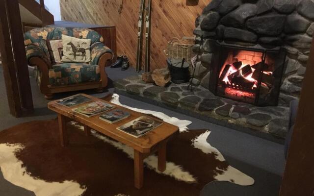 Adventure Lodge & Motel