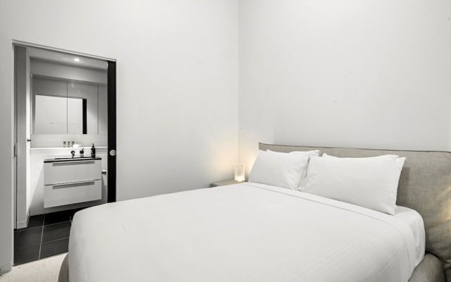 Bright Inner-north Stay With Pool Access – Guest Rooms – Melbourne