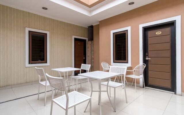 Oyo 1244 Wisma Syariah Aceh House