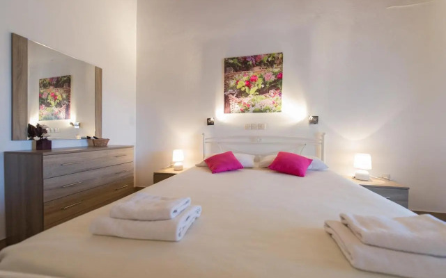 Renata Rooms & Studios