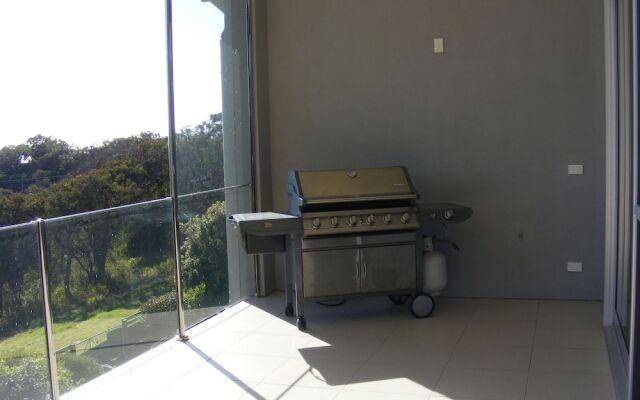 Dew on Lakeview Street