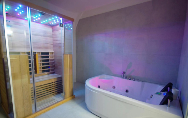 Hotel Adeba