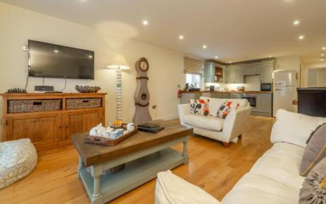 1 Sandy Lane