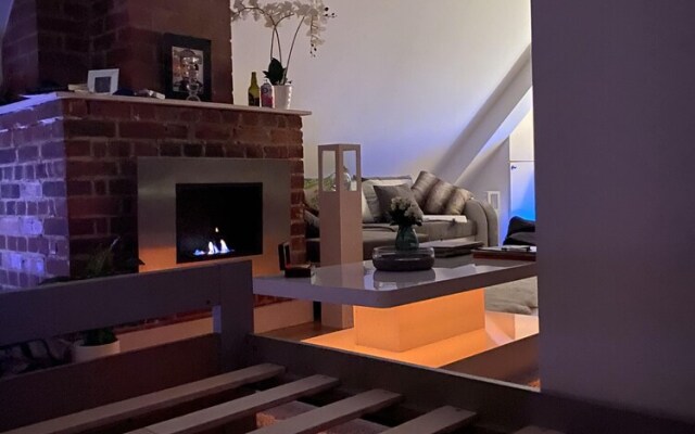 Modern Contemporary Luxury Small Medium Sized