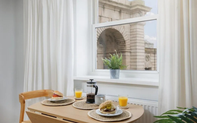 Luxury First Floor 2 bed Apartment