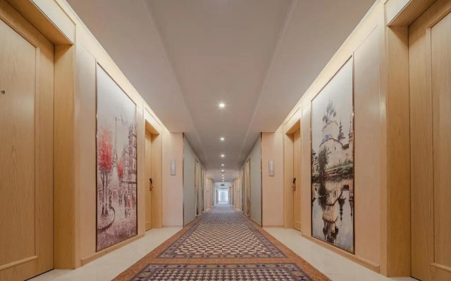 Vienna International Hotel Qishi Center Branch in Dongguan, Guangdong.