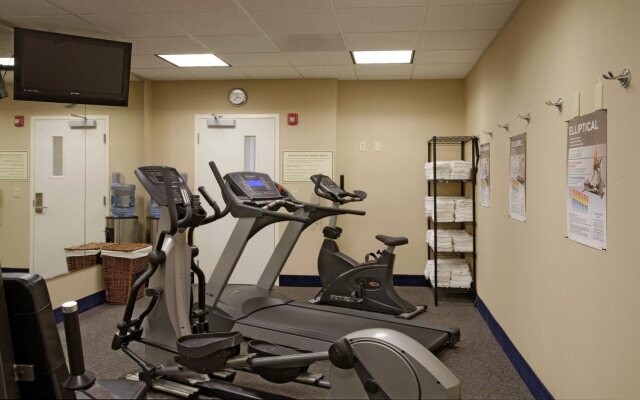 Holiday Inn Express & Suites Lathrop by IHG