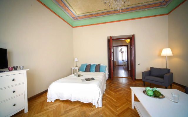 FriendHouse Apartments – Old City