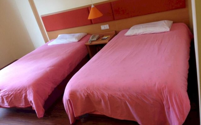 Home Inn (Shenzhen Dongmen Pedestrian Street Shaibu Metro Station)