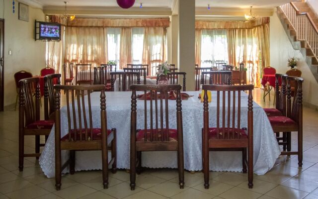 La Grand Chez Johnson Hotel Muyenga