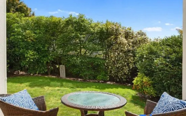 The Milford Garden House — 2-star hotel in North Auckland
