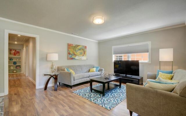 3BR 2BA Elegant Tarrytown House by RedAwning