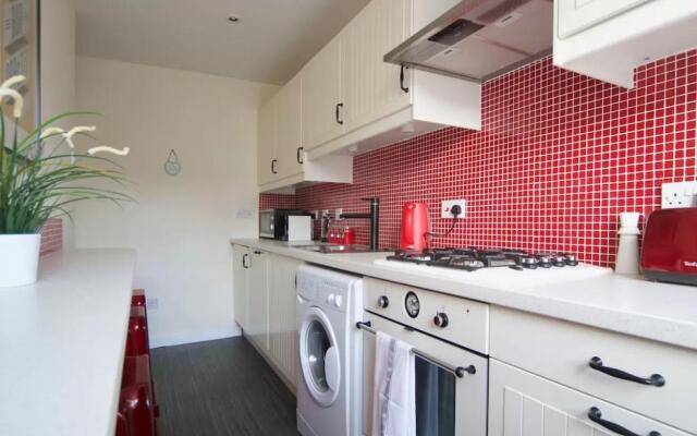 JOIVY Perfect Location - Stylish 2bd Rose St Apartment