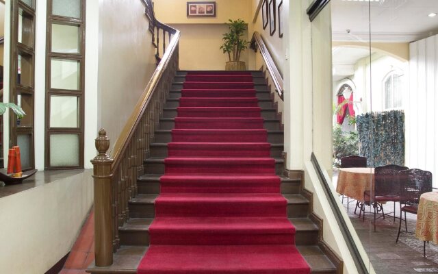 White Knight Hotel Intramuros