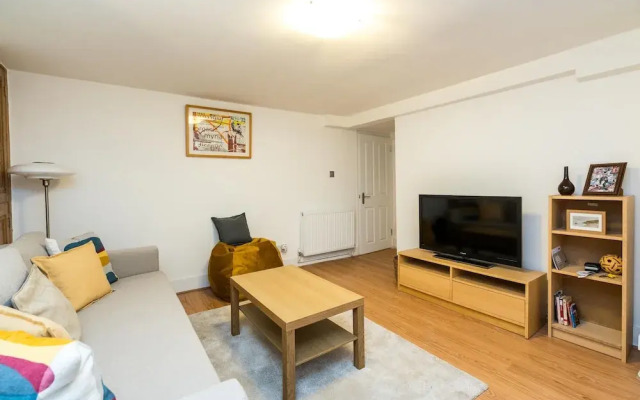 NEW Stylish 1 Bedroom Flat With Garden London