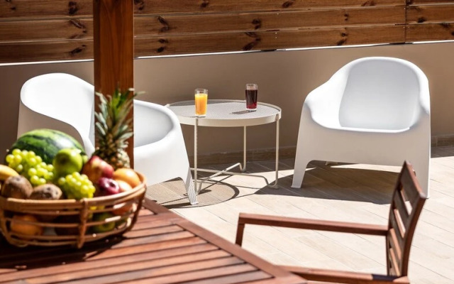 Nemeseos 80m² homm Apartment with Roof Garden and Pool