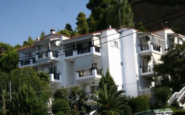 Dennis House