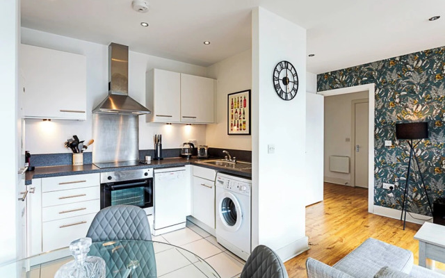 City-Close 1-Bed Apartment near Tower Hill