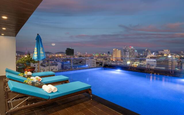 Отель Sana Danang Beach