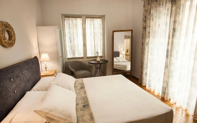 Lovely 1st Fl. Apt, with Balcony in Pagrati