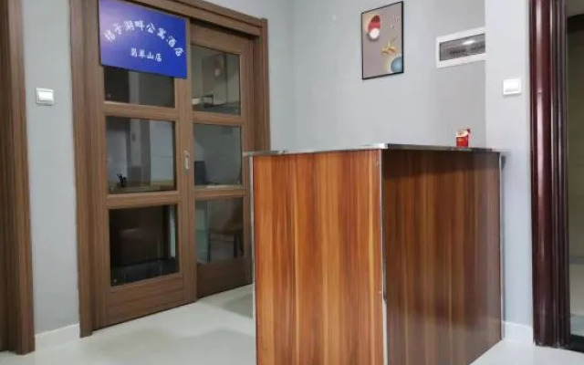 Orange Lakeside Apartment Hotel