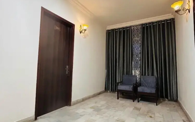 Hotel 7 Cr