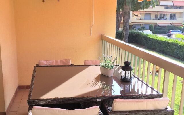 Modern Apartment in Juan-les-pins With Large Pool