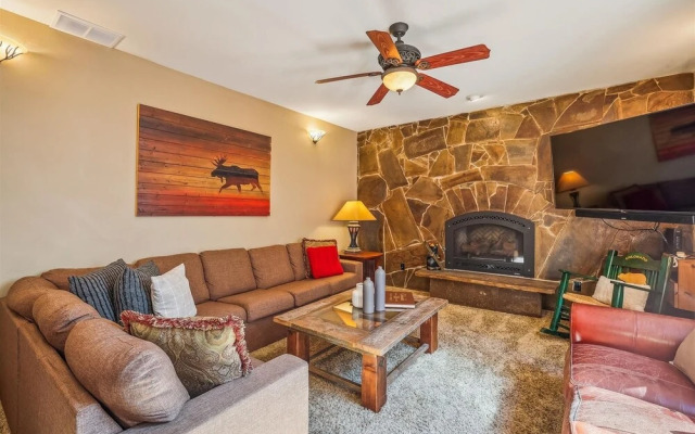 High Point Lodge 5 Bedroom Home by RedAwning