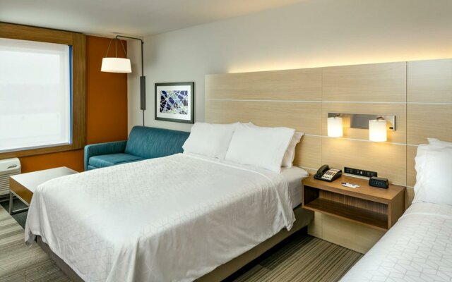 Holiday Inn Express & Suites Medford, an IHG Hotel